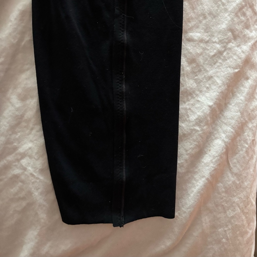 Nike NWT Yoga Luxe DRI-FIT Infinalon Jumpsuit Size L Tight Fit Open Stomach - Picture 11 of 16